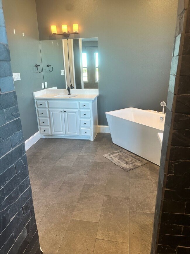 Building Photo - open concept 4bd - rent to own