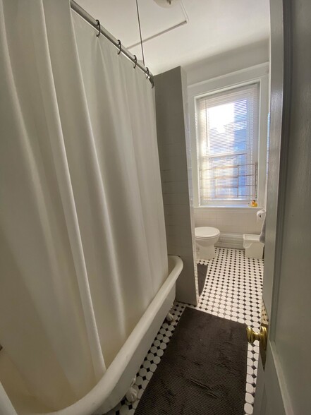 Building Photo - 128 Hemenway St