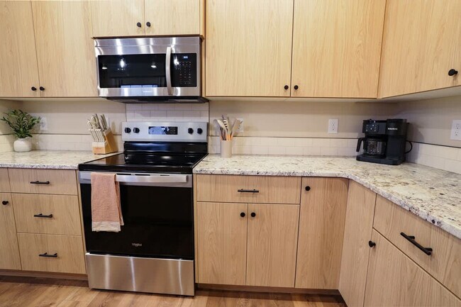 Building Photo - 609 N Kimball Ave