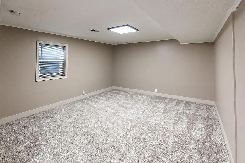 Building Photo - 2535 Saint Thomas Dr