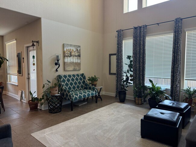 Building Photo - 517 Whittmen Ave