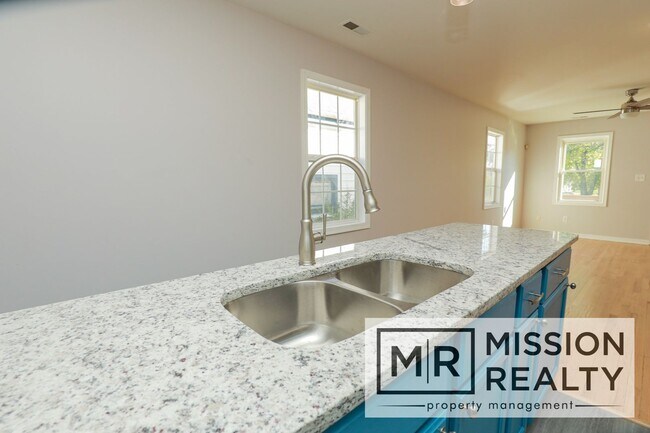 Building Photo - -- 3 BED 2 BATH HOME IN POPULAR NORTH SIDE --