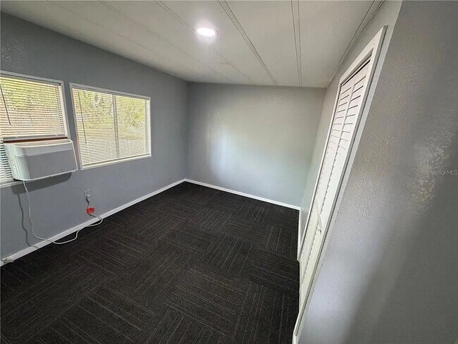Building Photo - Fully renovated 2 bed/1 bath. No water/sewer bill!