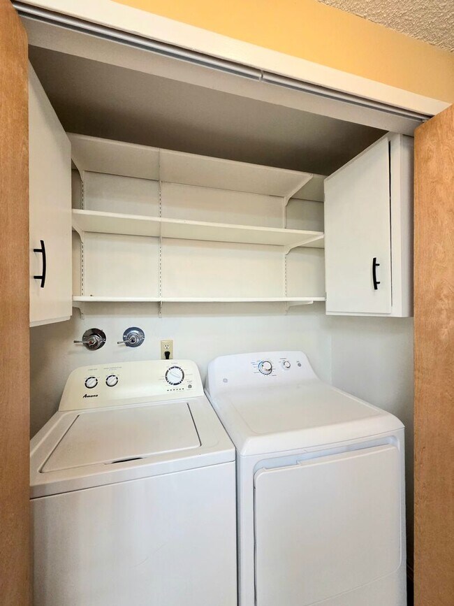 Building Photo - 3-Bedroom Home w/ 2-Car Garage & Fenced-In Backyard!