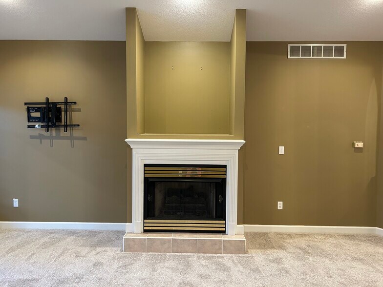 Building Photo - 700 Sudbury Dr