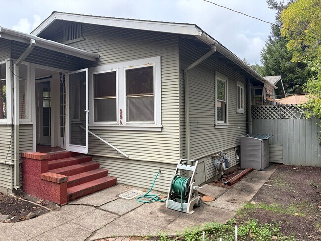 Building Photo - Terrific Fairfax Location**Washer/Dryer**Yard**Storage**Parking**