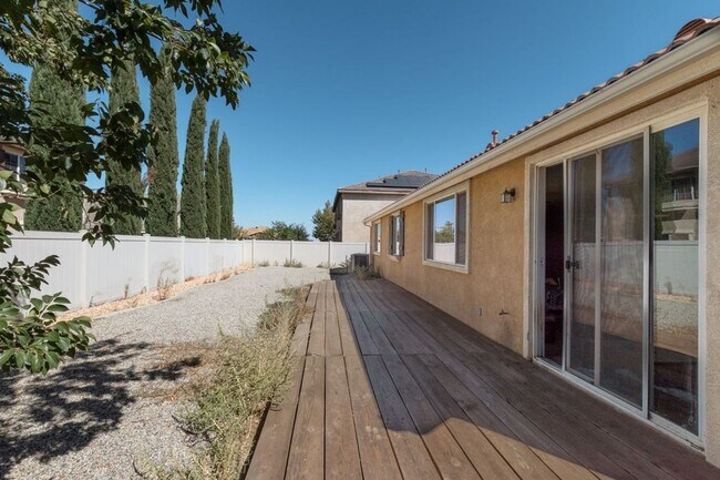 Building Photo - 4 Bed Home for Rent Palmdale CA 93551