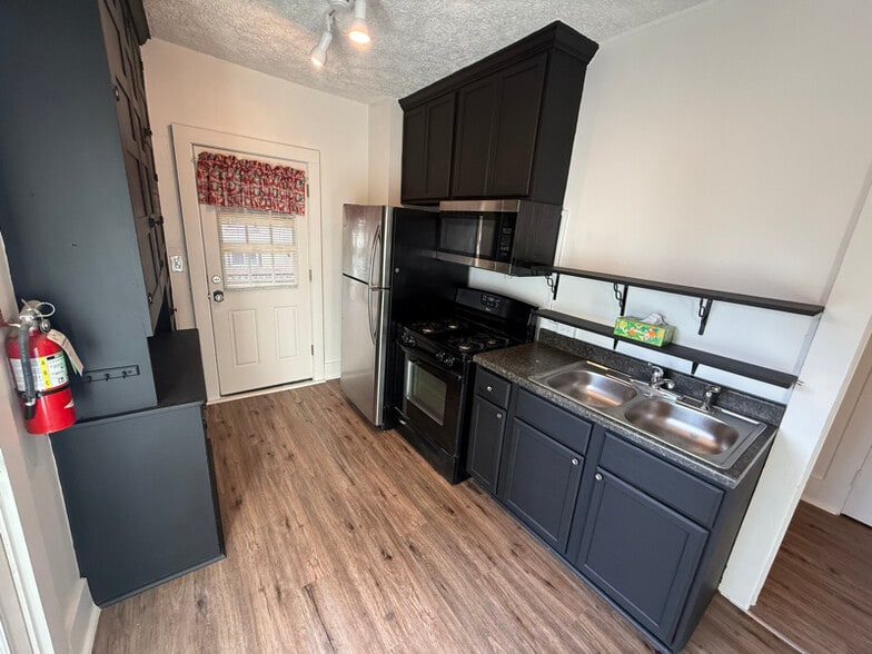 Building Photo - 1051 Elk St