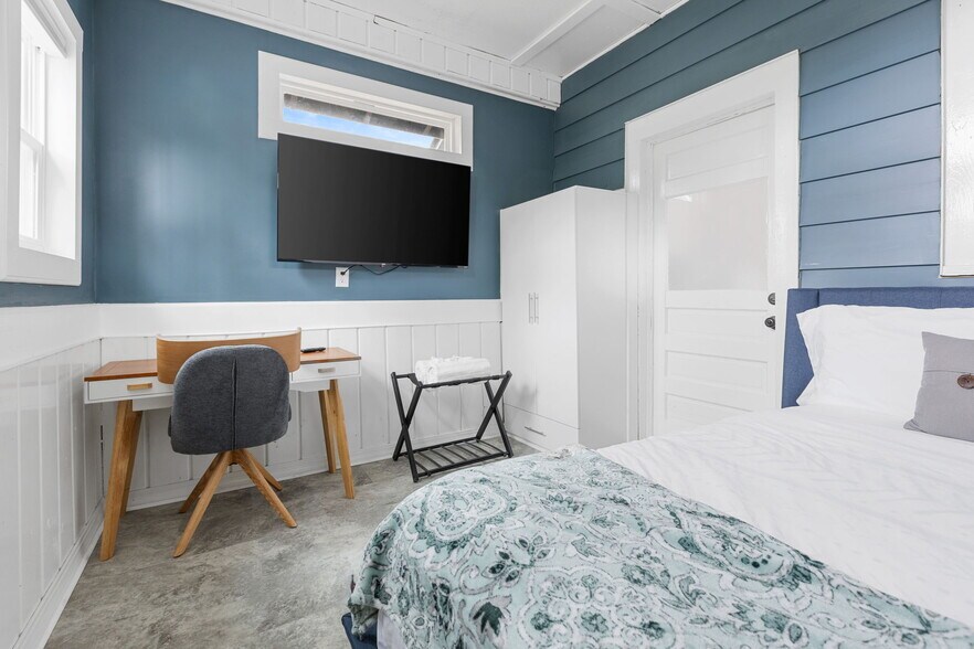 Building Photo - 2214 Wallace St