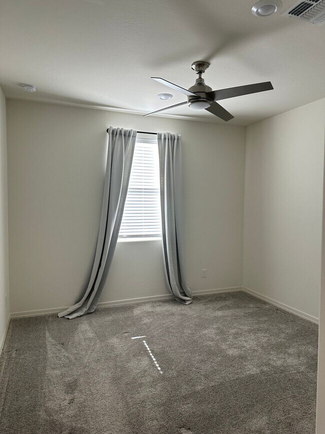 Building Photo - 3 BEDROOM HOME IN DESERT OASIS IN SURPRISE