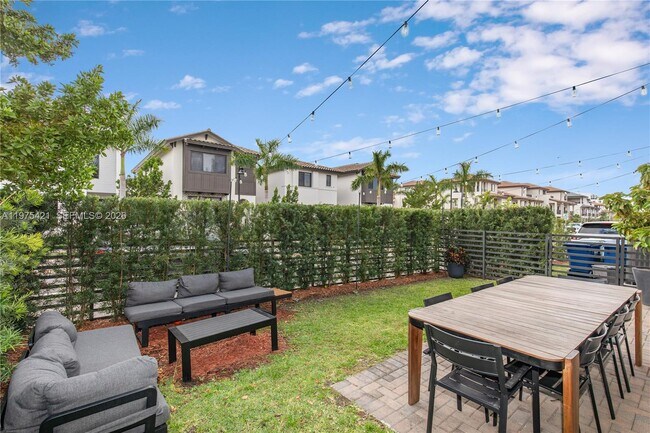 Building Photo - 4301 NW 81st Ct