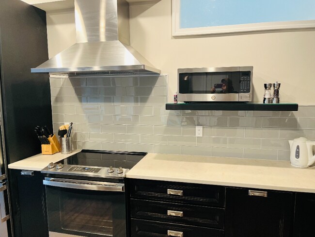 Building Photo - 1001 River Dr