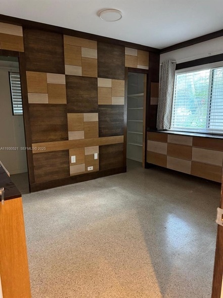 Building Photo - 985 NE 115th St