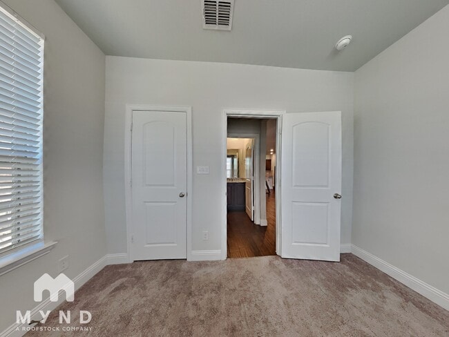 Building Photo - 5568 Kilmer Dr