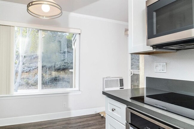 Building Photo - Super lovely one bedroom