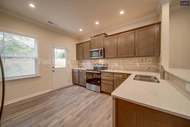 Building Photo - 7015 Thornrose Dr