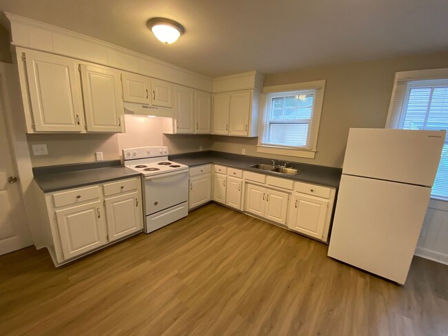 Building Photo - Cleveland Park large 2 bed / 1 bath remode...