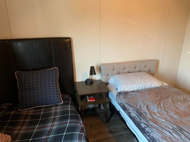 Building Photo - Welcome to this  4-bedroom, 2-bathroom home located in the picturesque Sevierville, TN.