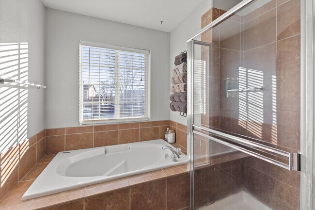 Building Photo - Bright & Spacious 4-Bedroom Home with Open-Concept Living, Fenced Yard & 2-Car Garage