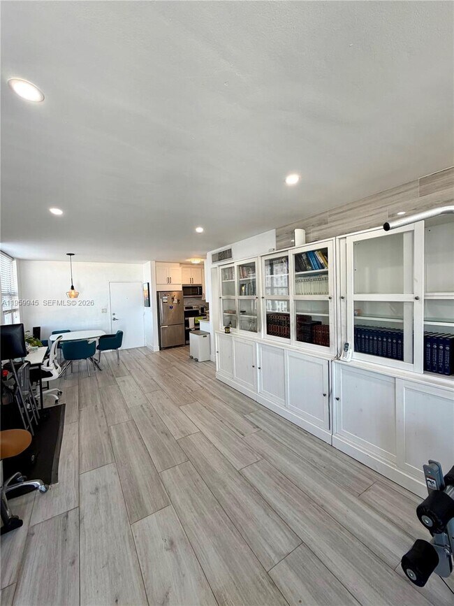 Building Photo - 7441 Wayne Ave