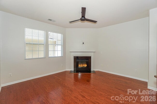 Building Photo - 8273 Viewpoint Lane