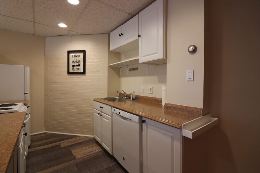 Building Photo - 103 Longwood Ave