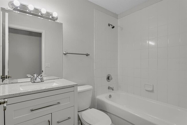 Building Photo - 15412 Montilla Loop