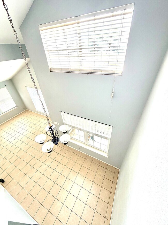 Building Photo - 7402 Alegria Dr