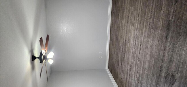 Building Photo - 9124 W Elm St