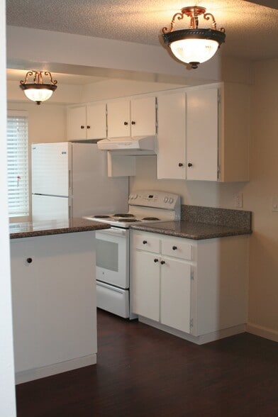 Building Photo - 311 Whitesell St W