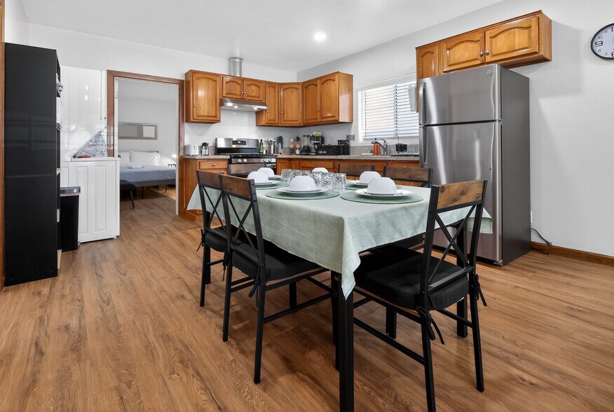 Building Photo - 917 W 62nd Pl