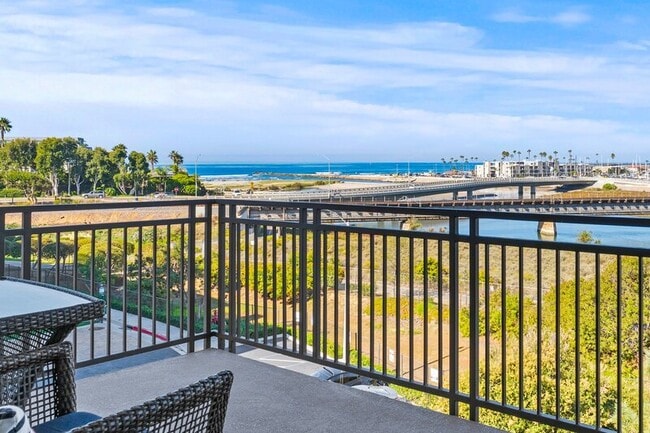 Building Photo - 1019 Costa Pacifica Way