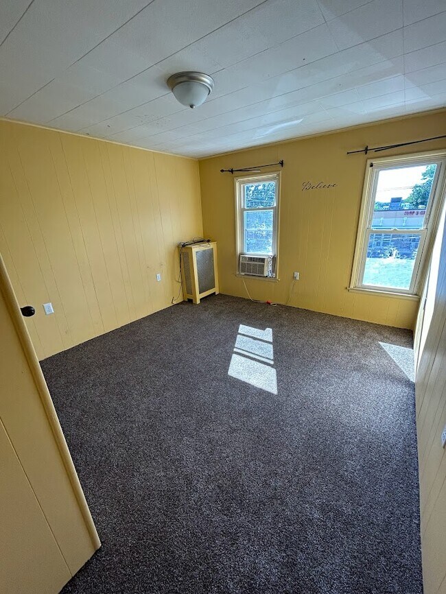 Building Photo - 260 S 6th St