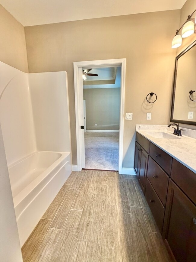 Building Photo - 131 Fetting Ave