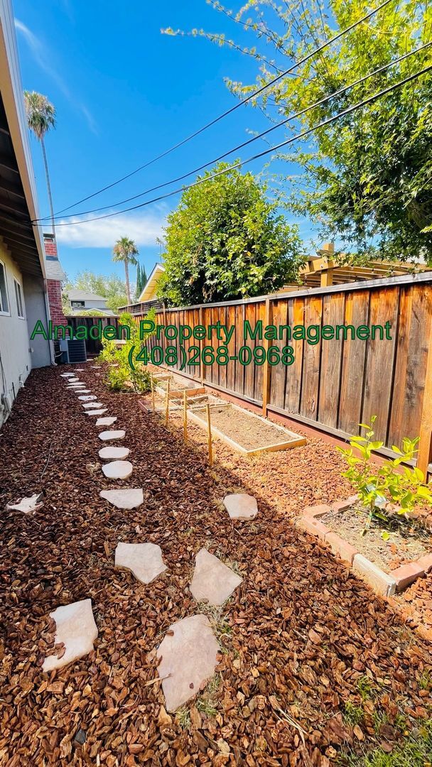 Building Photo - Remodeled Home in Great Location w/ Award Winning Schools & Central A/C!! Pets Negotiable!