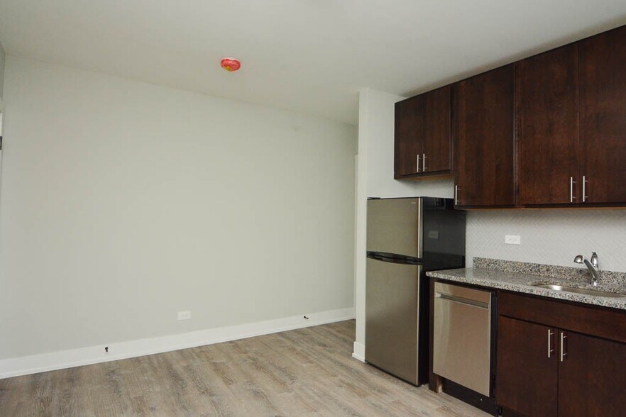 Building Photo - 432.5 W Belden Ave