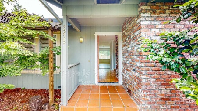 Building Photo - 3225 Meadow Glen Dr