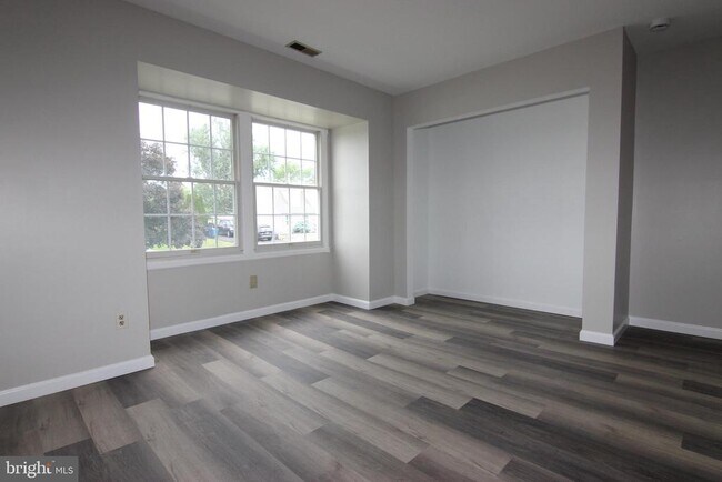 Building Photo - 228 Spring House Ln