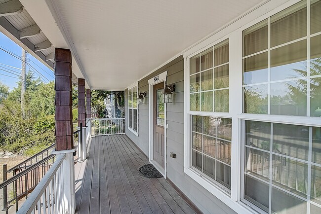 Building Photo - 5042 7th Ave NE