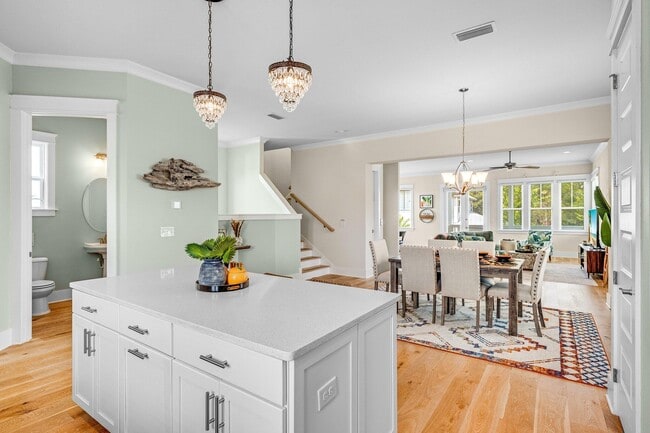 Building Photo - 79 Grande Pointe Dr