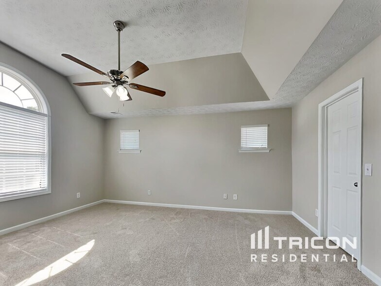Building Photo - 4664 Parkway Cir