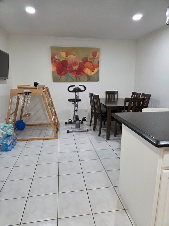 Building Photo - 810 Sandtree Dr