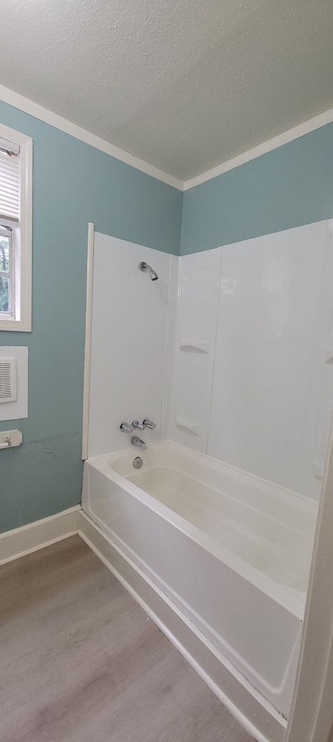Building Photo - Huge 4 bedroom/1 bath Downstairs unit with...