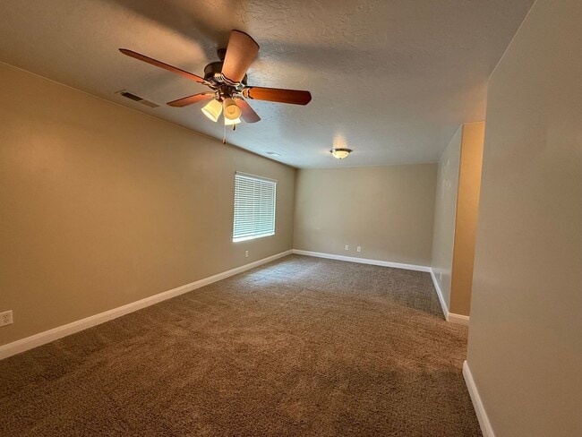 Building Photo - Townhome in Casitas at Hidden Valley with ...