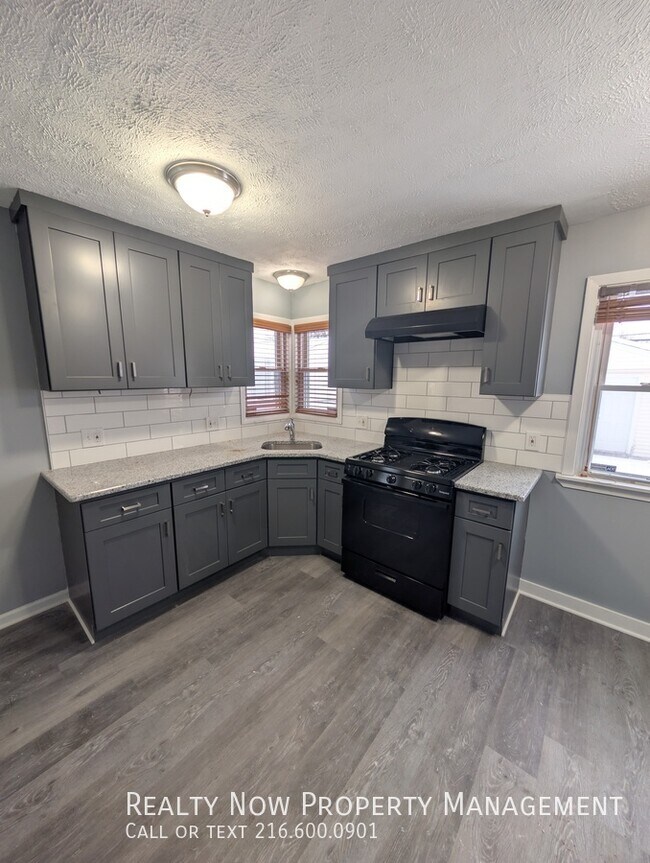 Primary Photo - 15709 Northwood Ave