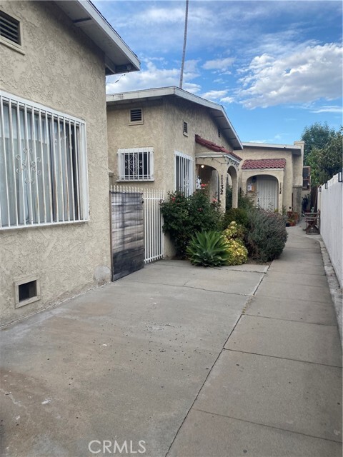 Primary Photo - 1132 Mariposa Ave