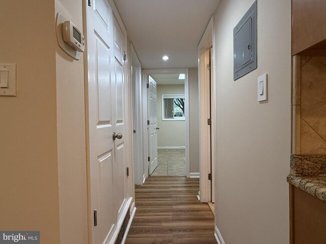 Building Photo - 4937 Americana Dr