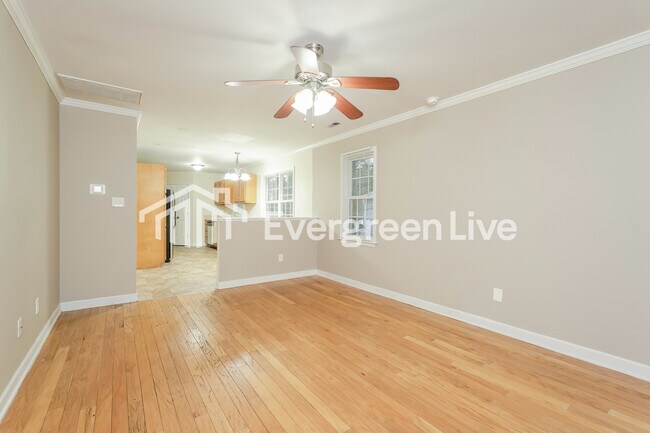 Building Photo - 1648 Thompson Dr