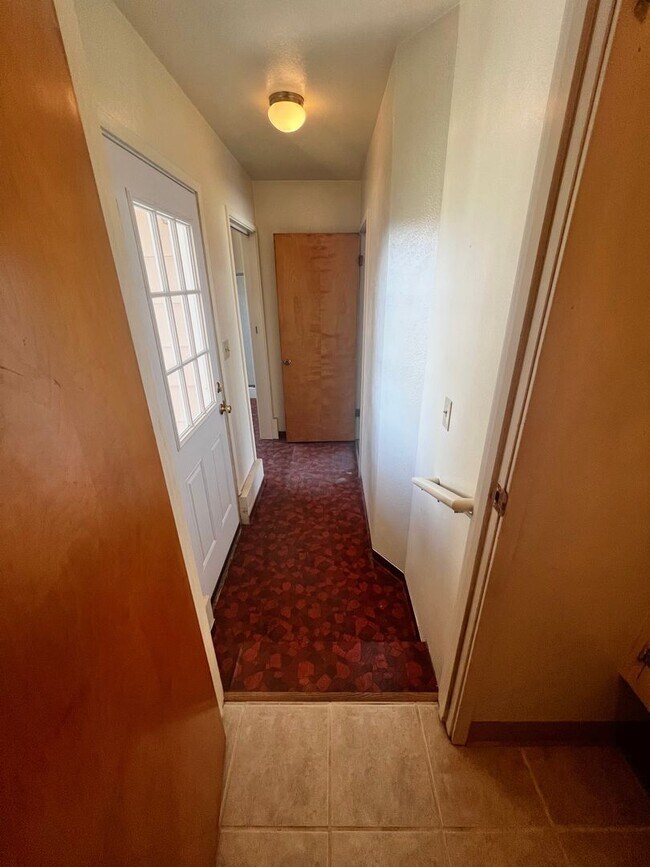 Building Photo - 3 Bedroom, 2.5 Bath House