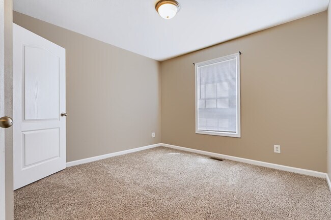 Building Photo - Flagstone Drive